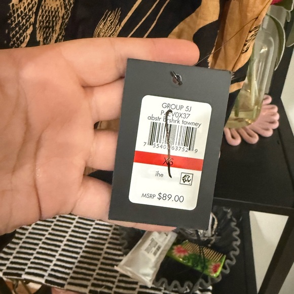 DKNY Abstract Shark Tawney Top size xs - Picture 3 of 9